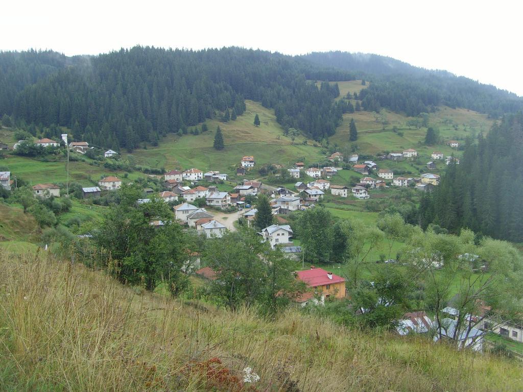 Kuma Lissa Guest House Kozhari Esterno foto